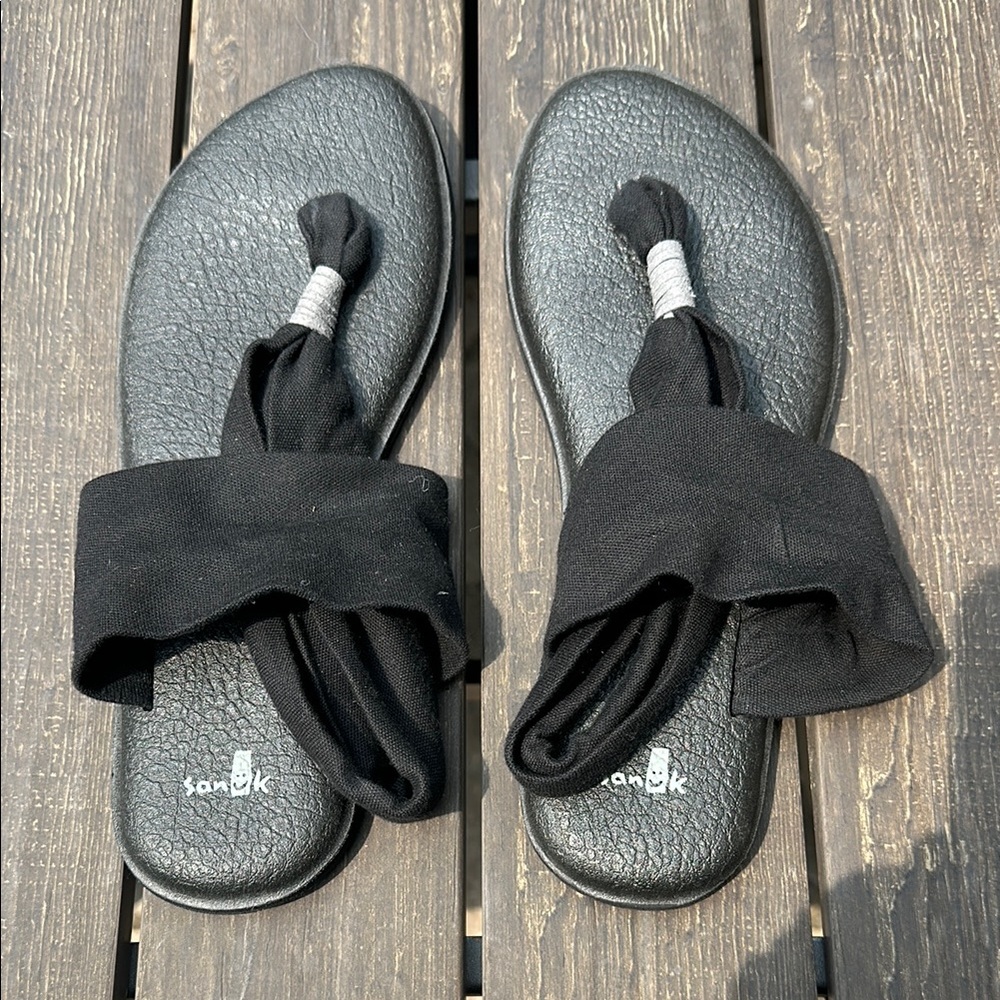 Sanuk Black yoga sling Sandals